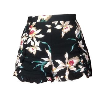 ZARA FLORAL BLACK SHORTS